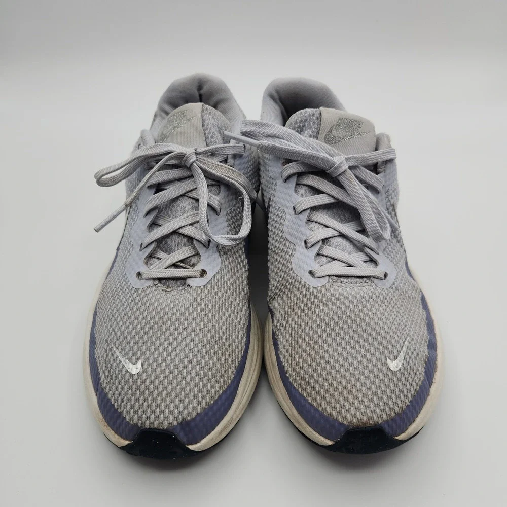 Nike revolution road